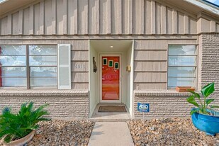 6018 Berendo St in Houston, TX - Building Photo