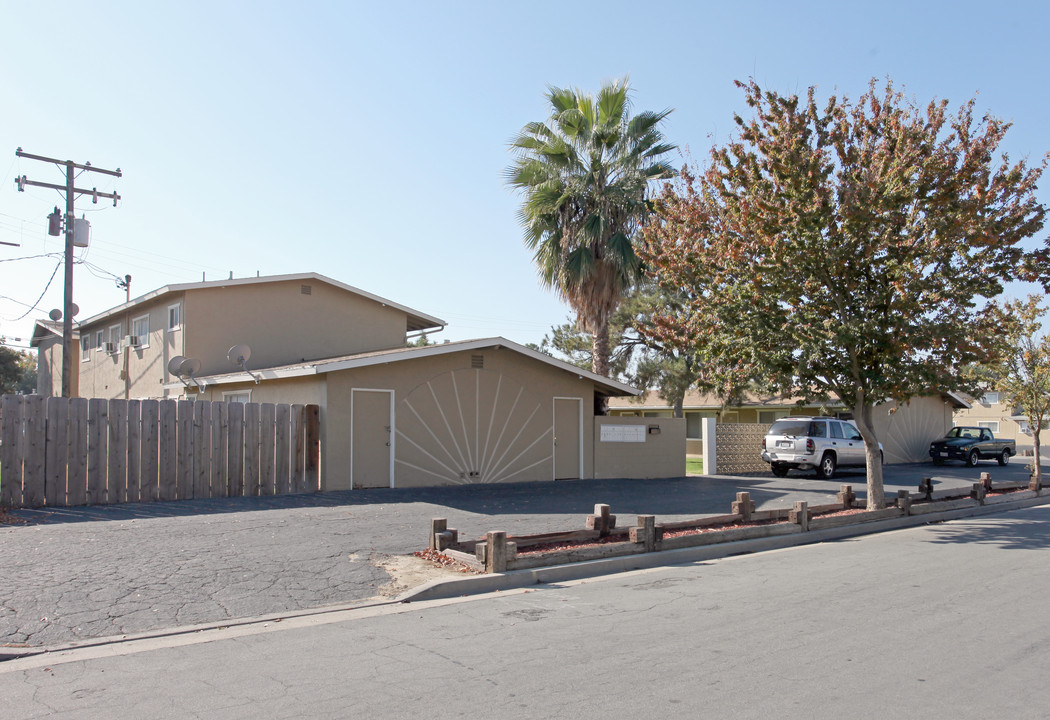 783 Jana Way in Hanford, CA - Building Photo