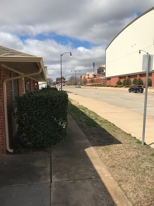 310-314 E Lindsey St in Norman, OK - Building Photo - Building Photo