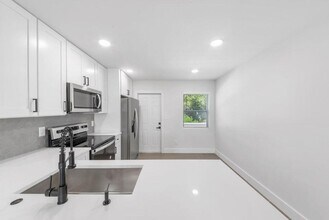 823 NW 30th Ct in Wilton Manors, FL - Building Photo - Building Photo
