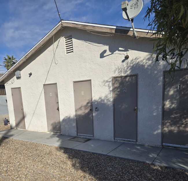 1824 E Bonanza Rd in Las Vegas, NV - Foto de edificio - Building Photo