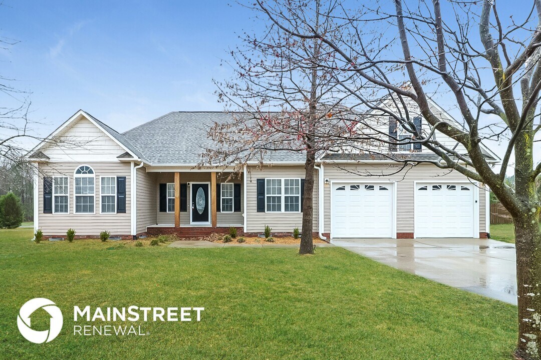 25 Lake Forest Ct in Four Oaks, NC - Building Photo