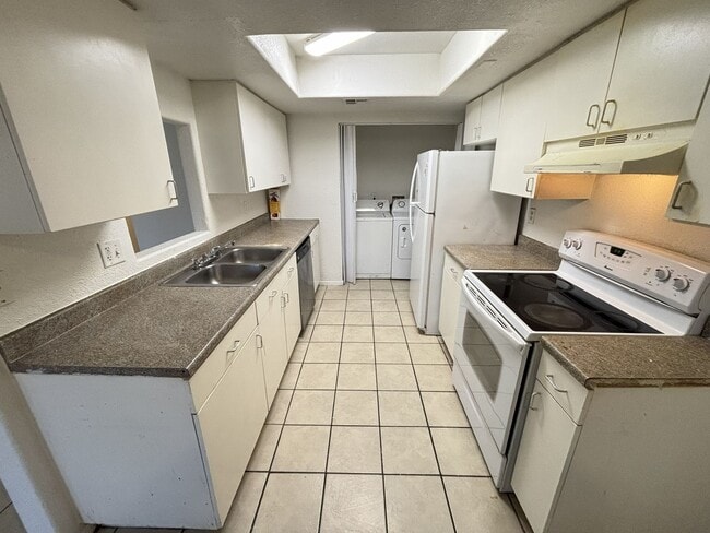 6990 Dunsbach Way in Las Vegas, NV - Building Photo - Building Photo