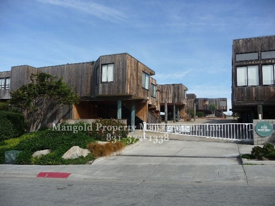 125 Surf Way in Monterey, CA - Building Photo