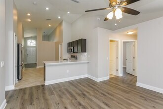 6927 Waterbrook Ct in Gibsonton, FL - Building Photo - Building Photo