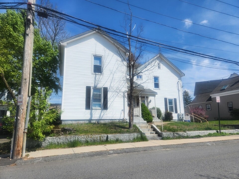 30 Mt Pleasant Ave in Leominster, MA - Building Photo