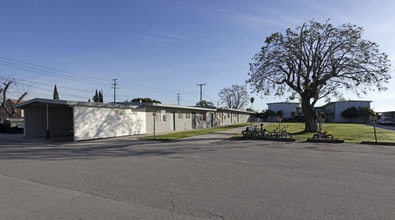 7800-7900 Athens Cir in Buena Park, CA - Foto de edificio - Building Photo