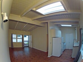 641 5th St, Unit Front in Hermosa Beach, CA - Building Photo - Building Photo