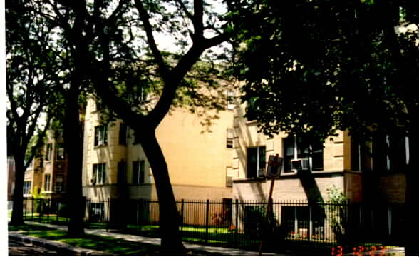 Claremont Court Condo in Chicago, IL - Foto de edificio - Building Photo