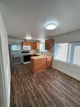 1637 Meade Ave in North Bend, OR - Foto de edificio - Building Photo