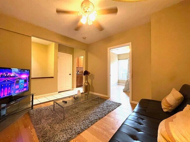 812 Grand St in Jersey City, NJ - Building Photo - Building Photo