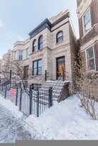 907 W Addison St, Unit 1 in Chicago, IL - Building Photo
