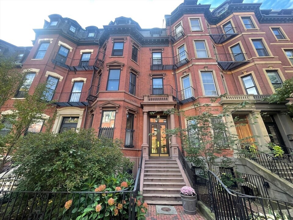 70 Marlborough St in Boston, MA - Building Photo