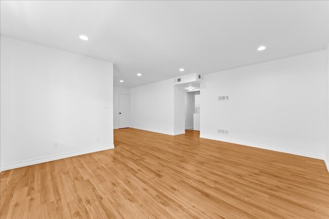 448 W Windsor Rd in Glendale, CA - Building Photo - Building Photo