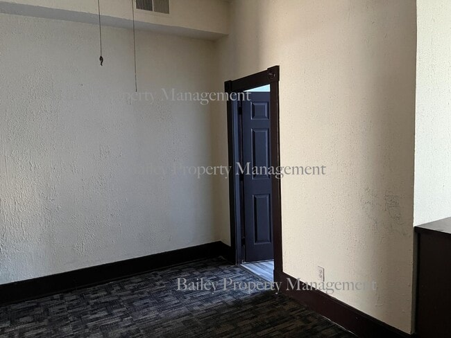 property at 329 E Oak St