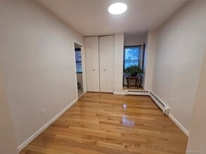 207-25 Darren Dr in Queens, NY - Building Photo - Building Photo