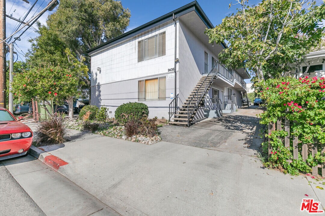 2435 2nd St in Santa Monica, CA - Building Photo