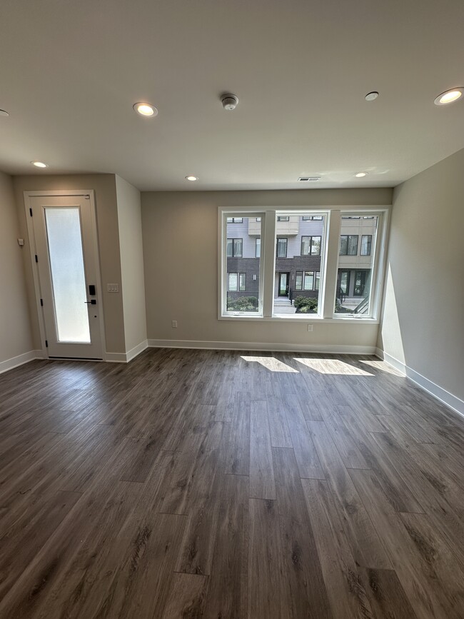 property at 805 Laurens Aly