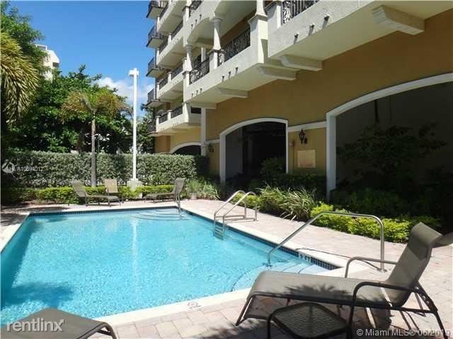 20 Calabria Ave-Unit -Apt 401B in Coral Gables, FL - Building Photo