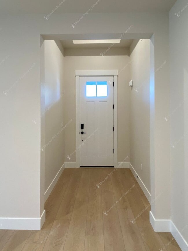 20887 SE Delta Dr in Bend, OR - Building Photo - Building Photo