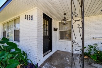 5429 De Lange Ln in Houston, TX - Building Photo - Building Photo