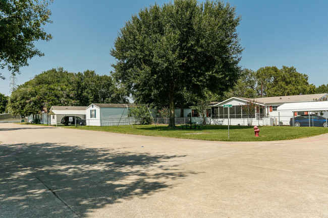 Sherwood MHC in Baytown, TX - Building Photo - Building Photo