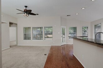 99 E Foxbriar Forest Cir in Spring, TX - Building Photo - Building Photo