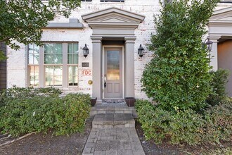 1005 St Charles St in Houston, TX - Building Photo - Building Photo