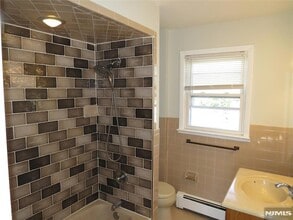 11 Louis St in Lodi, NJ - Foto de edificio - Building Photo