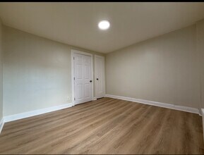 131 Clinton St, Unit B in South Bound Brook, NJ - Building Photo - Building Photo