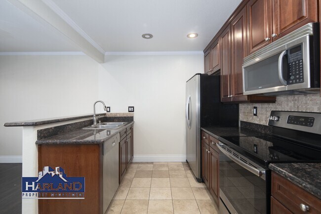 8460 Via Mallorca in San Diego, CA - Building Photo - Building Photo