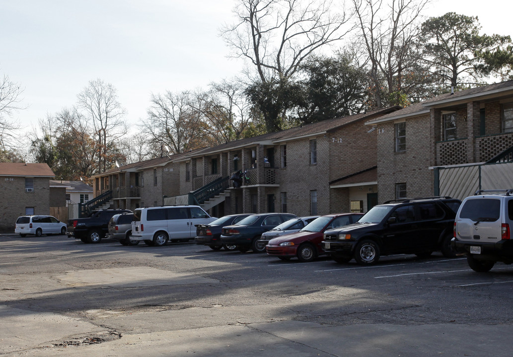 5756 Corner Ave in Hanahan, SC - Building Photo