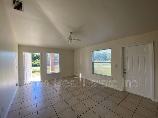 4622 15th St SW in Lehigh Acres, FL - Building Photo - Building Photo