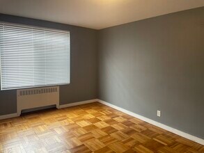20 Outlook Ave in West Hartford, CT - Foto de edificio - Building Photo