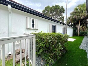 1501 SW 149th Ave in Pembroke Pines, FL - Building Photo - Building Photo