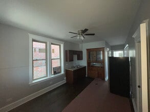 3141 N Central Park Ave, Unit 3 in Chicago, IL - Building Photo - Building Photo