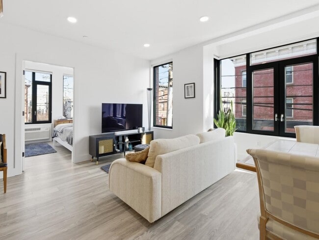 327 Communipaw Ave in Jersey City, NJ - Foto de edificio - Building Photo