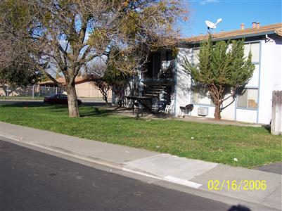 461 Markham Ave in Vacaville, CA - Foto de edificio