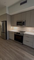 213 NE 27th St, Unit S2 in Miami, FL - Building Photo