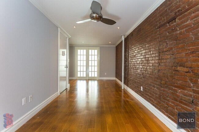 property at 118 E 7th St