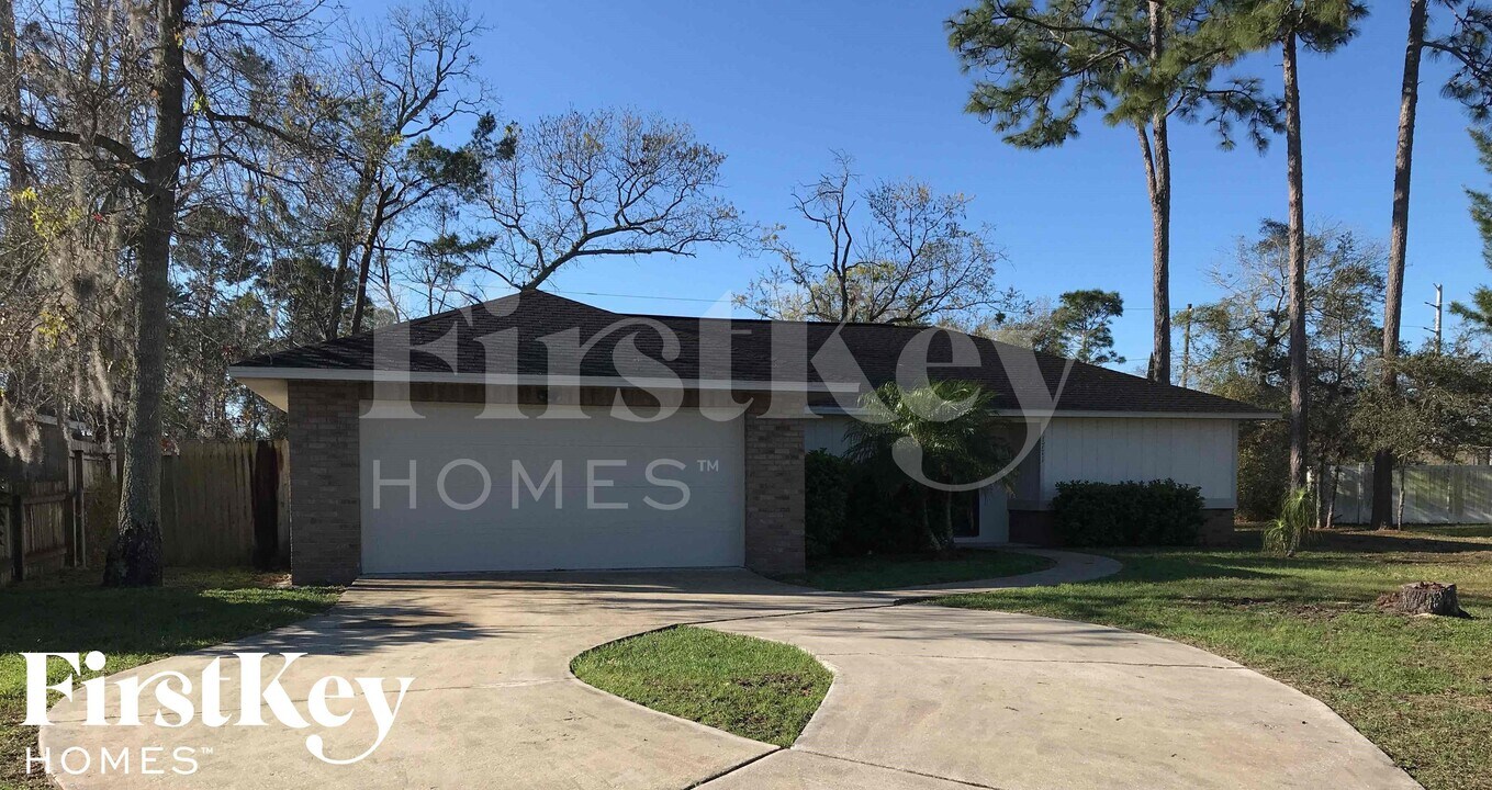 1771 Gatewood Dr in Deltona, FL - Foto de edificio