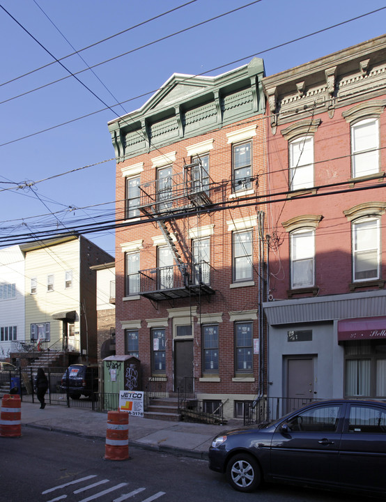 96 BOWERS St in Jersey City, NJ - Building Photo