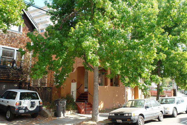 78 Glen Ave in Oakland, CA - Foto de edificio - Building Photo