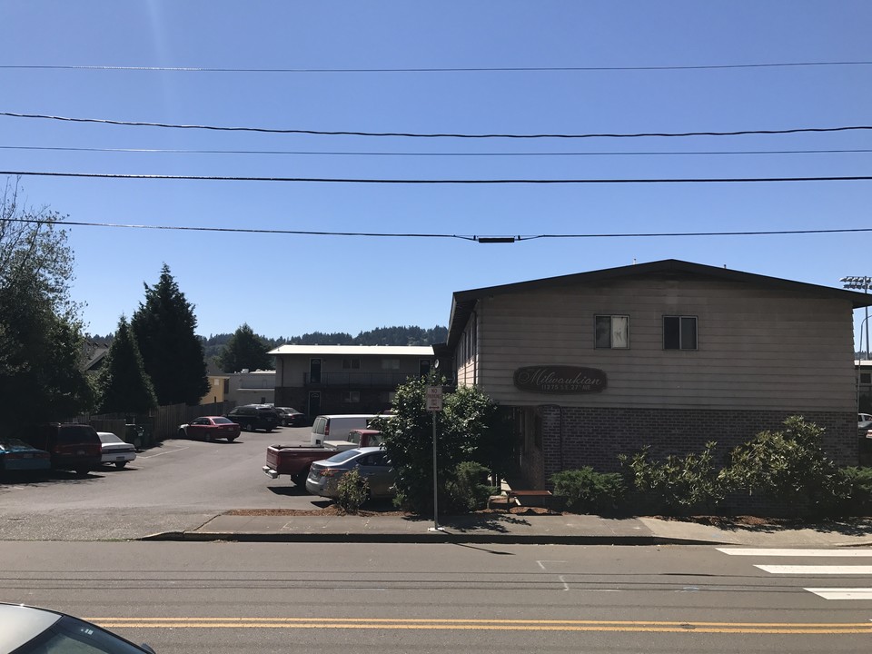 The Milwaukian Apartments in Milwaukie, OR - Building Photo