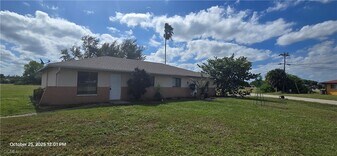 1302 NE 9th St in Cape Coral, FL - Building Photo