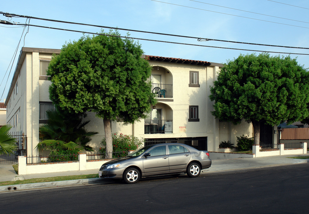 14423 Larch Ave in Hawthorne, CA - Foto de edificio