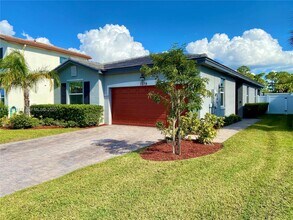 7879 NW Greenbank Cir in Port St. Lucie, FL - Foto de edificio - Building Photo