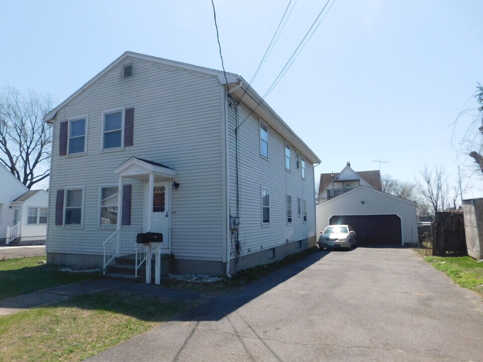 537 Hollister St in Stratford, CT - Building Photo