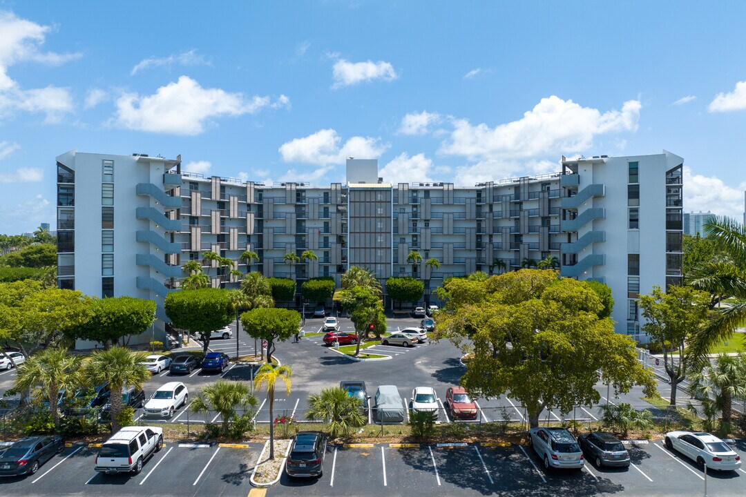 Biscaya Condominium in Aventura, FL - Foto de edificio