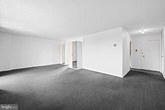 1 E University Pkwy in Baltimore, MD - Building Photo - Building Photo